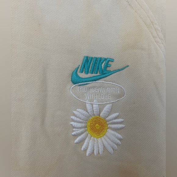 Nike Sweatshirt - Picture 2 of 5